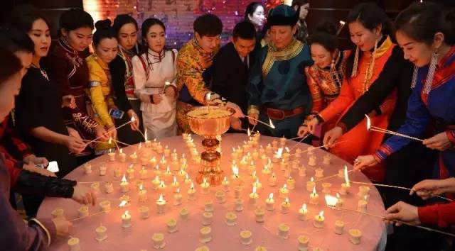 說(shuō)明: E:\賈榮樂(lè)\區(qū)情網(wǎng)上稿\供稿\7.16\圖片\蒙古族千盞燈節(jié)1.jpeg