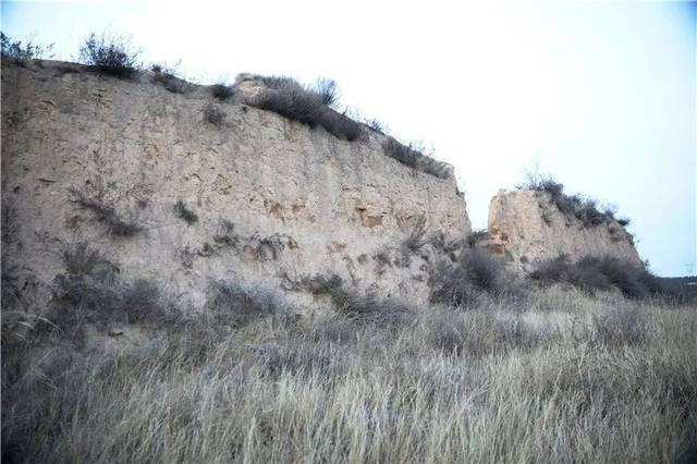 說明: F:\供稿\區(qū)情網(wǎng)\9.3\圖片\大青山抗日根據(jù)地萬家溝遺址1.jpg