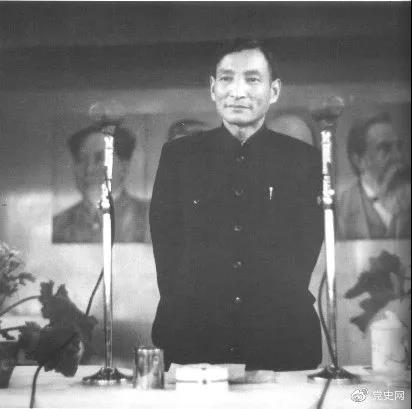 圖為中華人民共和國成立初期的陳云。
