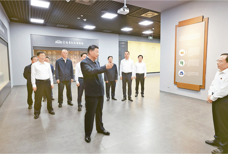 2024年9月10日，中共中央總書記、國(guó)家主席、中央軍委主席習(xí)近平在前往甘肅考察途中，來(lái)到陜西省寶雞市參觀寶雞青銅器博物院。 新華社記者 王曄/攝