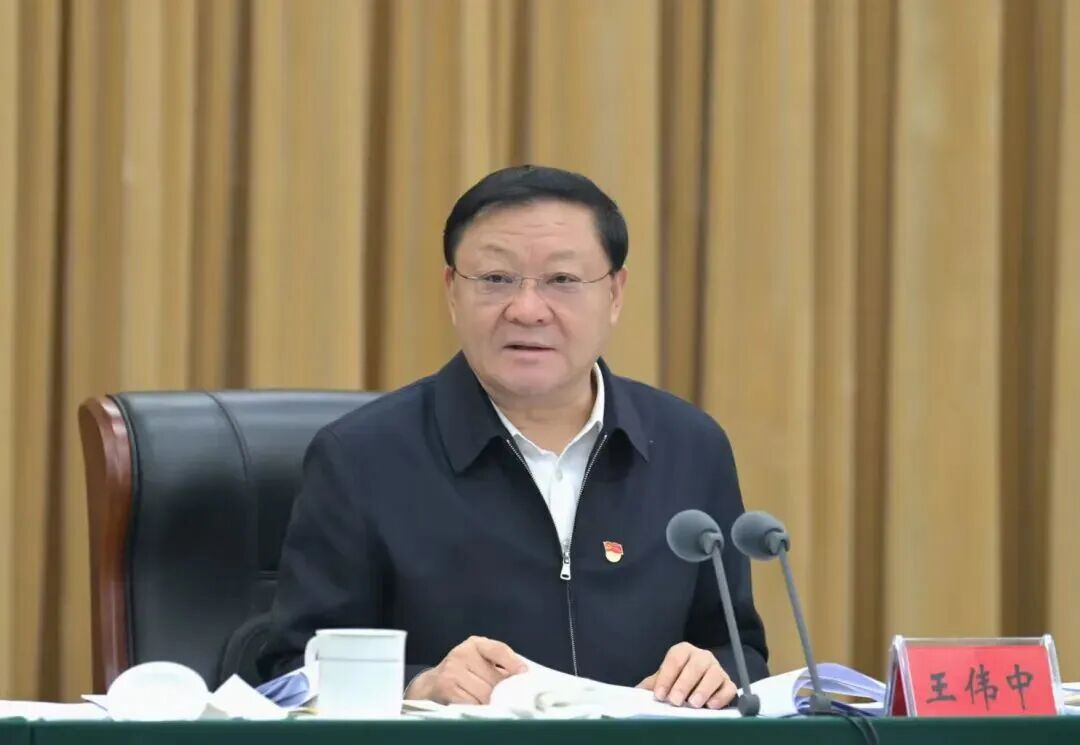 自治區(qū)黨委樹(shù)立和踐行正確政績(jī)觀(guān)學(xué)習(xí)教育讀書(shū)班開(kāi)展集中交流研討